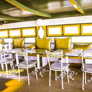 2* Hotel Lalla Mira